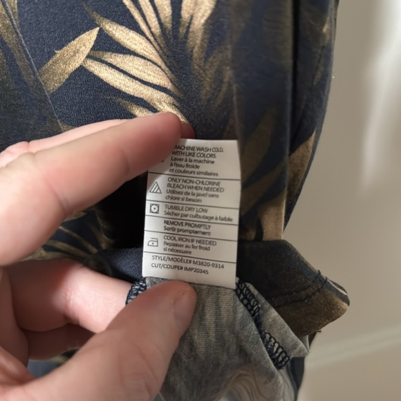 Vince brown Pima cotton leaf patterned SS crew neck tee size small - Picture 4 of 5